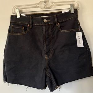 BRAND NEW  PAC SUN, Stretch 90s girlfriend short. NWT!!